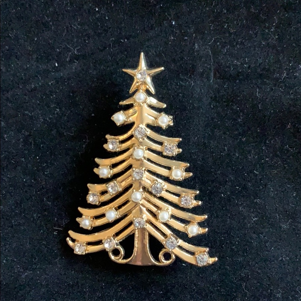 Christmas tree brooch